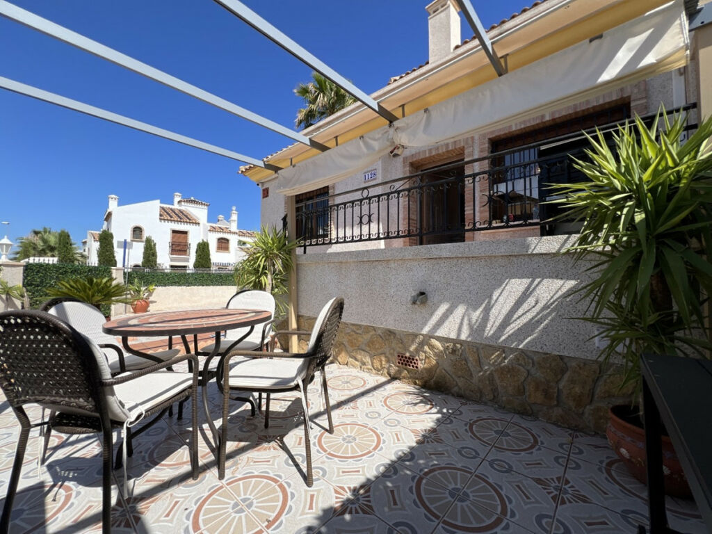 Detached Villa Villamartin Alicante - image 3