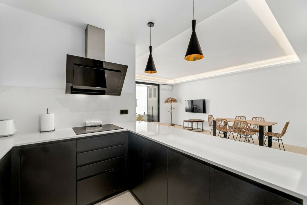 Middle Floor Apartment Puerto Banús Málaga - image 3