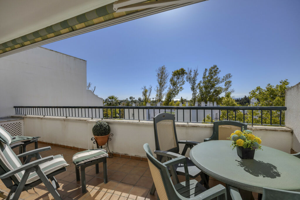 Top Floor Apartment Guadalmina Baja Málaga - image 3