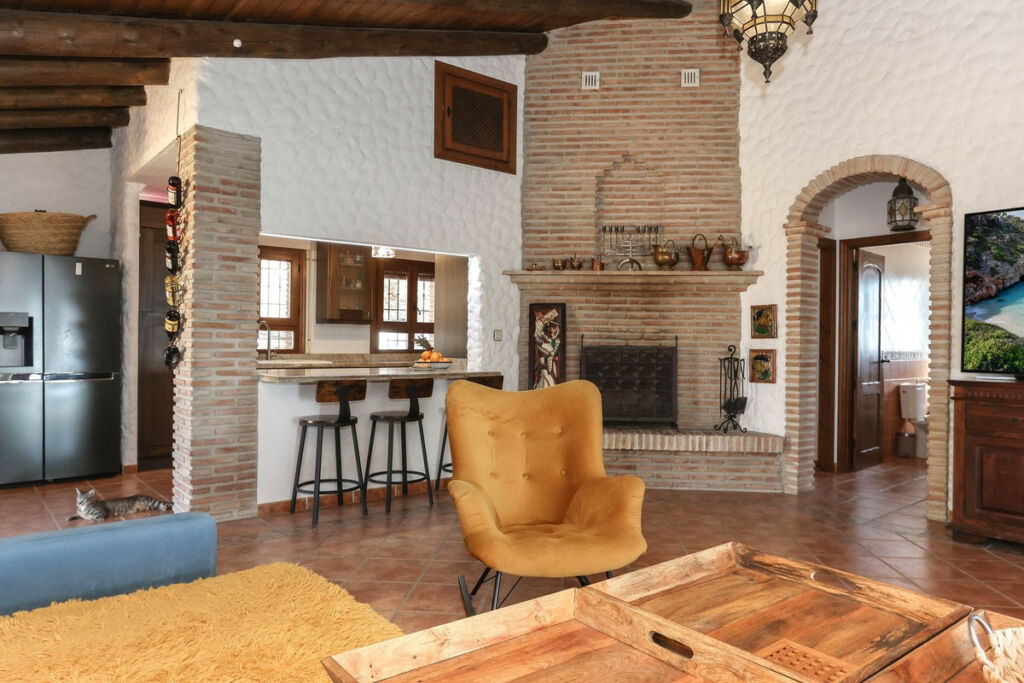 Detached Villa Alozaina Málaga - image 4