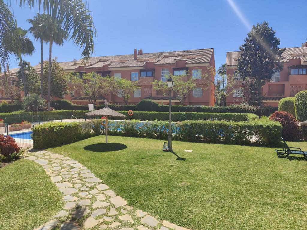 Ground Floor Apartment Puerto Banús Málaga - image 3