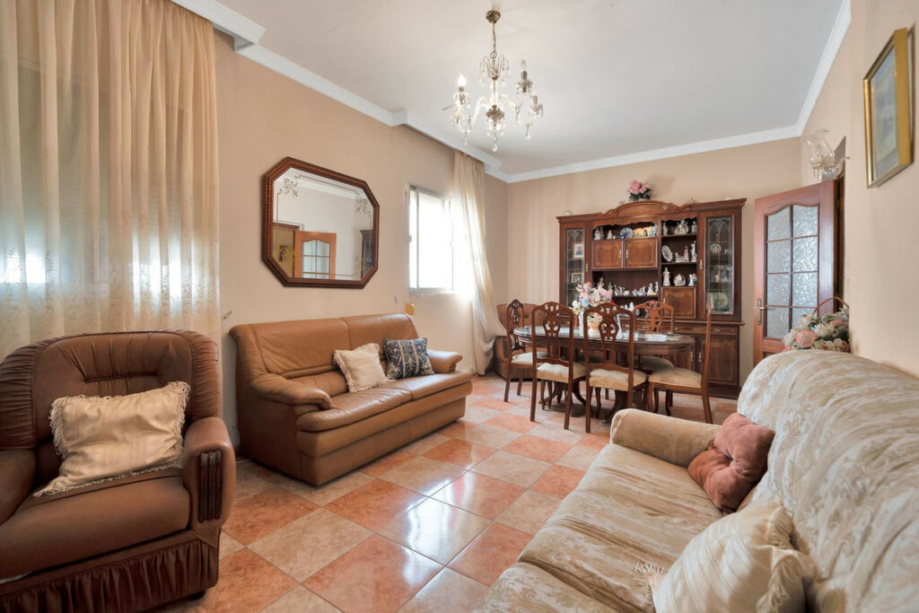 Detached Villa La Línea Cádiz - image 3