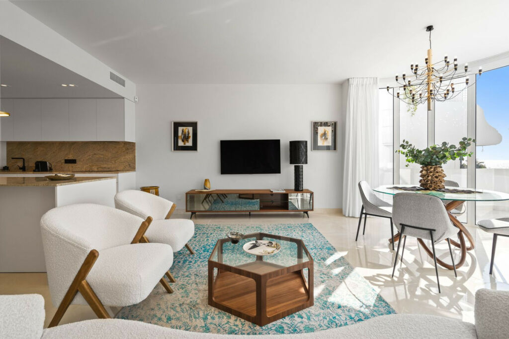 Middle Floor Apartment New Golden Mile Málaga - image 3