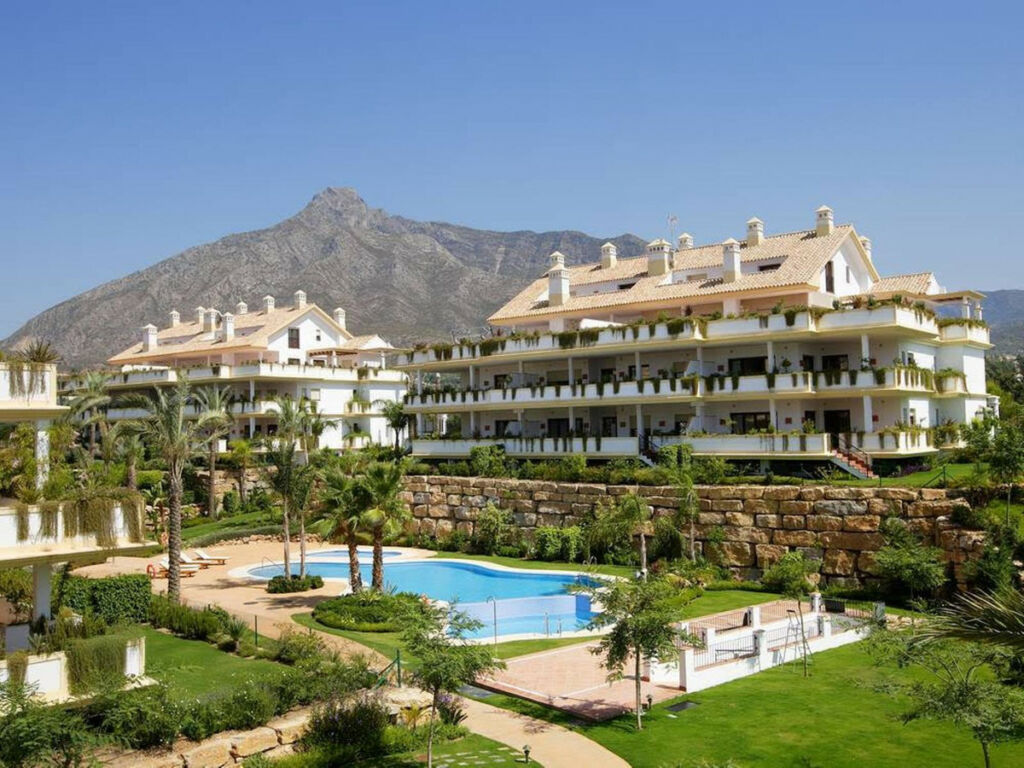 Ground Floor Apartment The Golden Mile Málaga - image 3