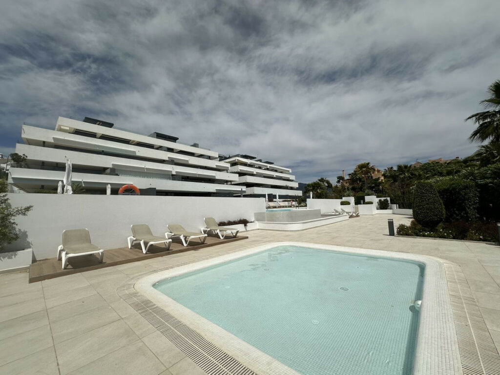 Middle Floor Apartment Estepona Málaga - image 30