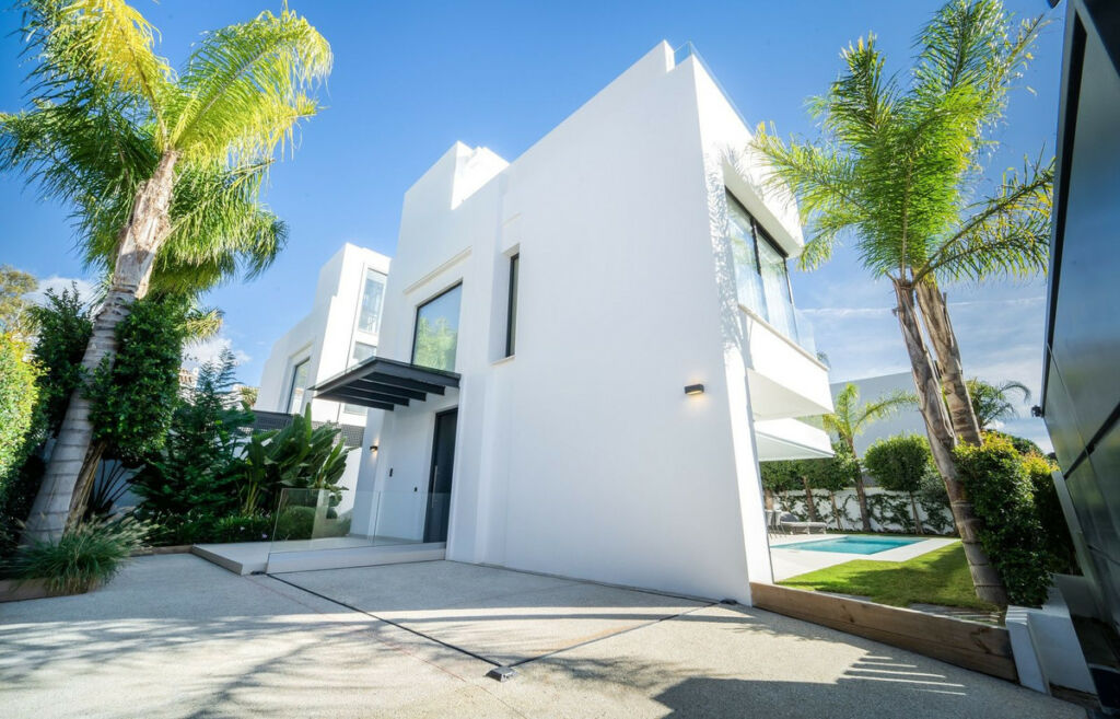 Detached Villa The Golden Mile Málaga - image 30