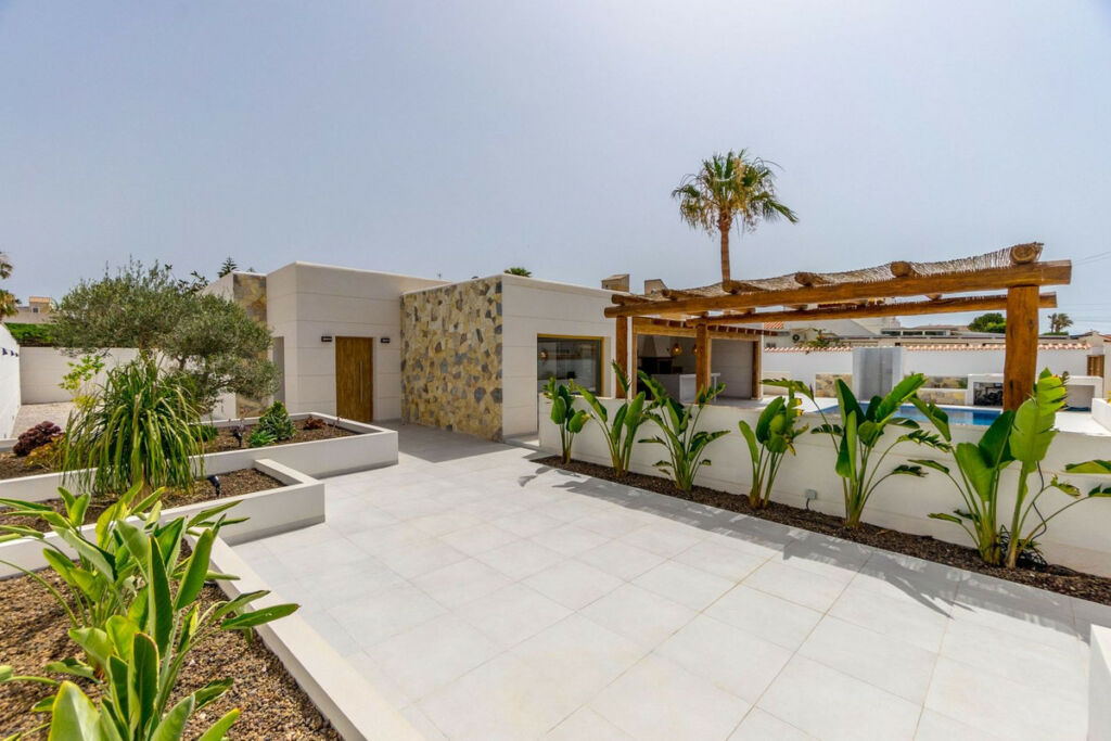 Detached Villa Torrevieja Alicante - image 31