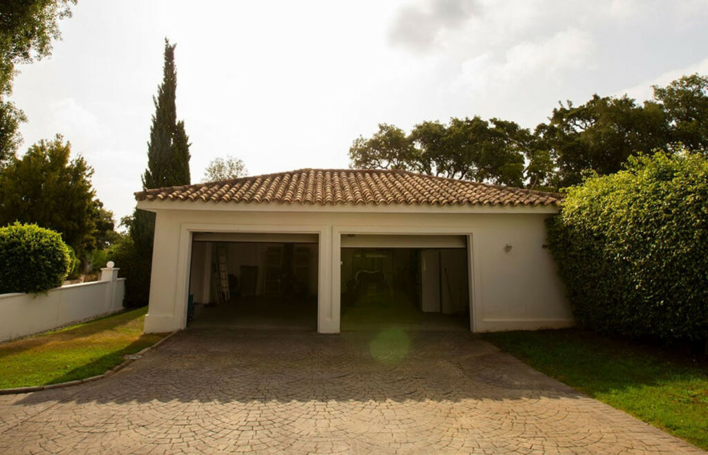 Detached Villa San Roque Club Cádiz - image 30