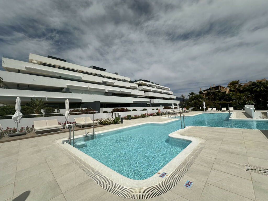 Middle Floor Apartment Estepona Málaga - image 31