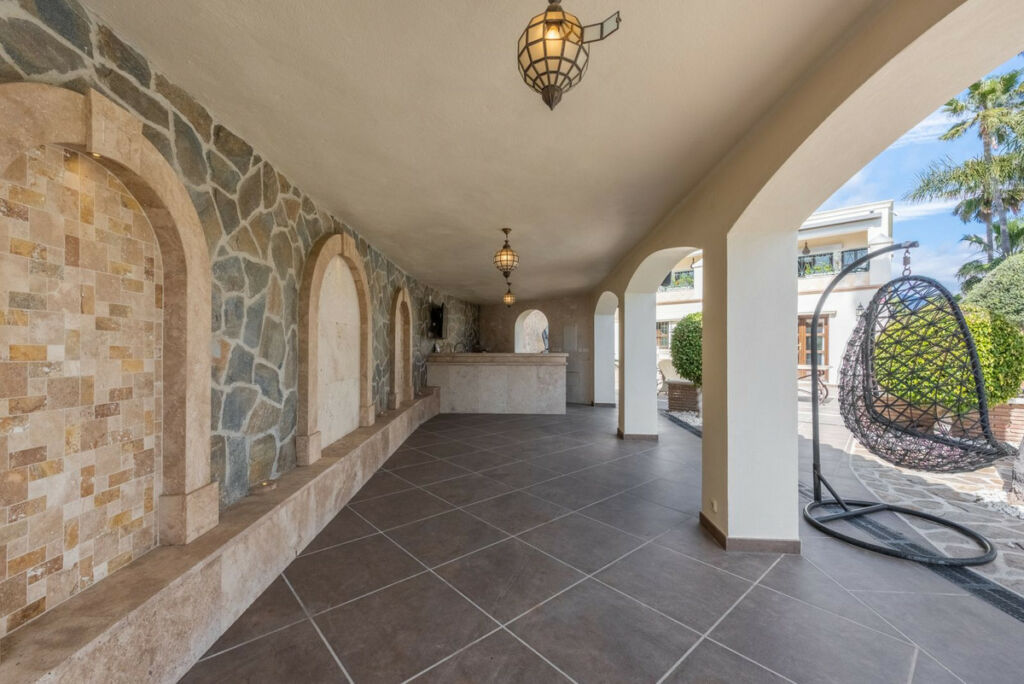 Detached Villa Estepona Málaga - image 31