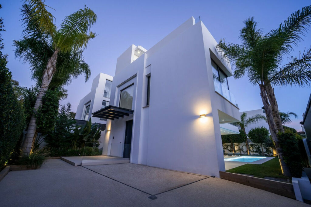 Detached Villa The Golden Mile Málaga - image 31
