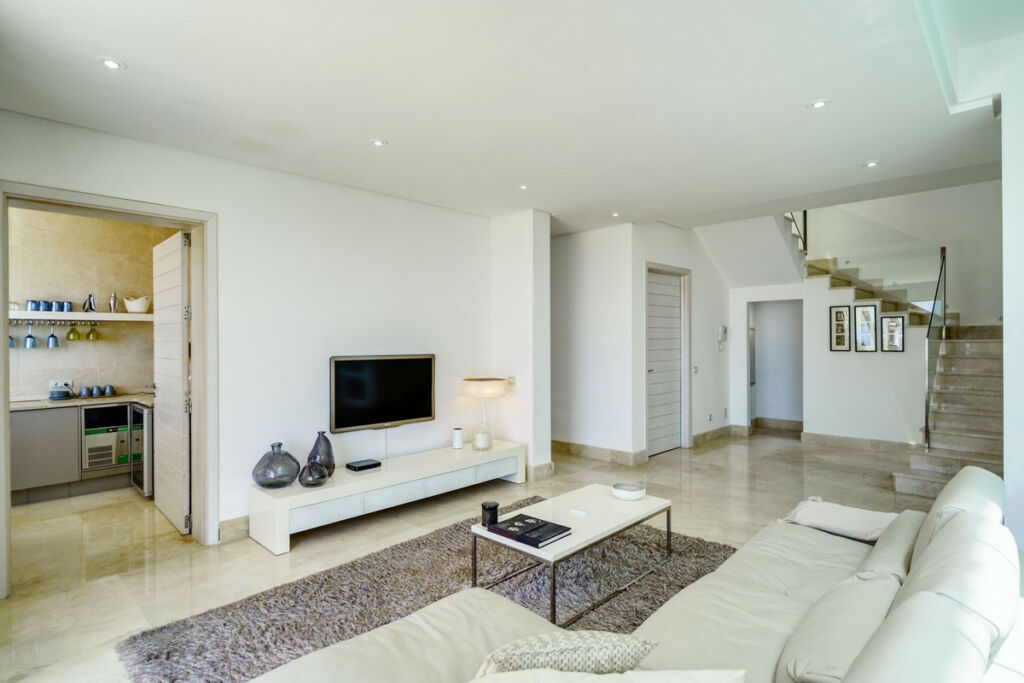 Detached Villa El Madroñal Málaga - image 35