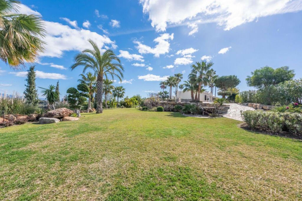 Detached Villa Estepona Málaga - image 36
