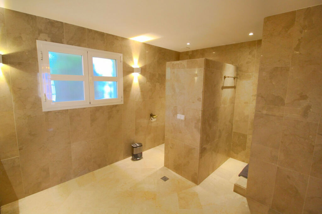 Detached Villa Los Arqueros Málaga - image 38