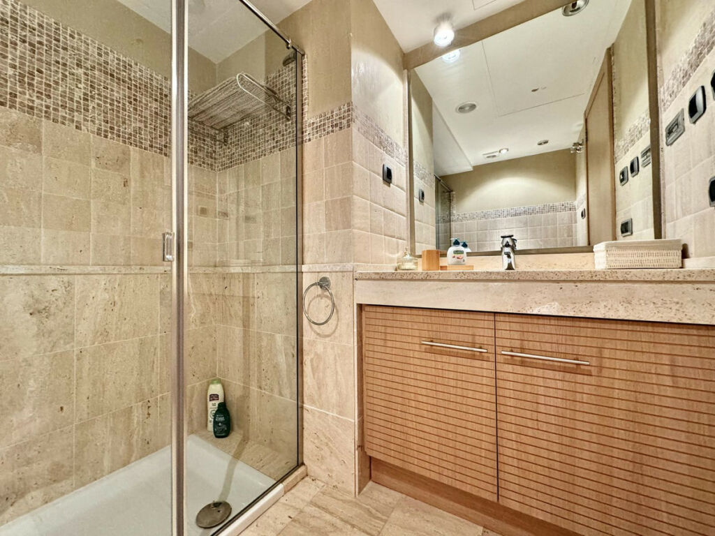 Middle Floor Apartment The Golden Mile Málaga - image 37