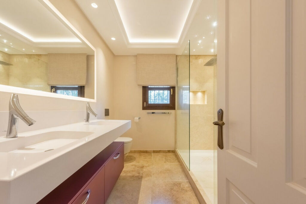 Detached Villa Estepona Málaga - image 39