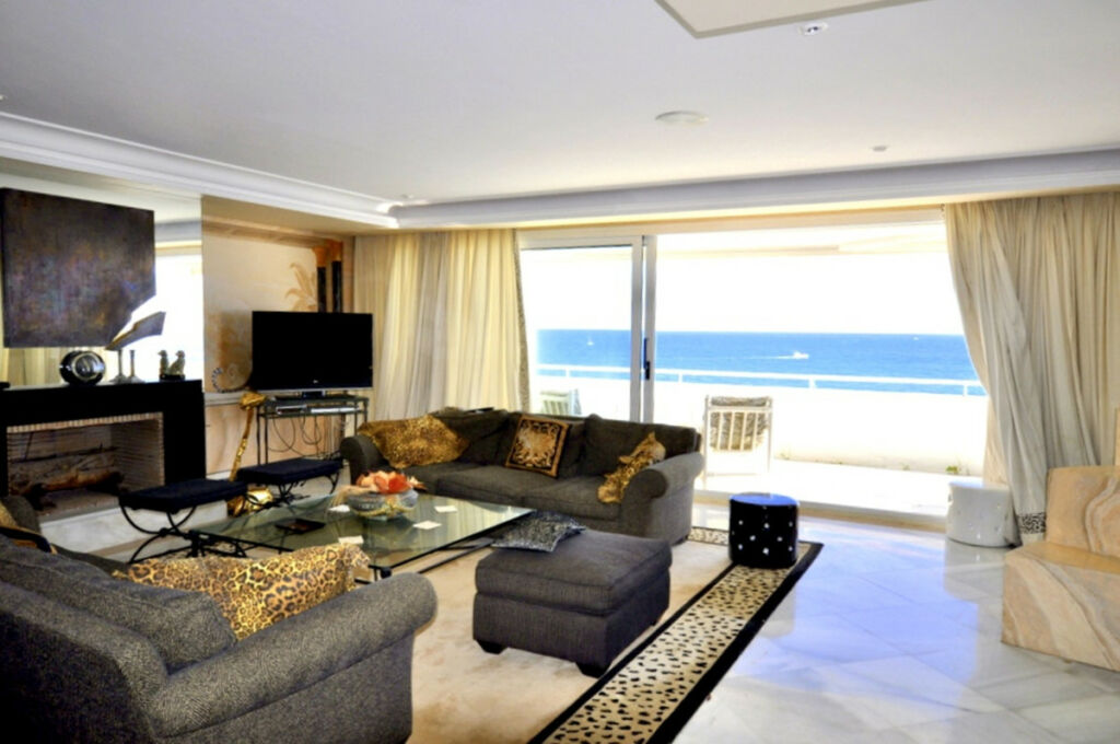 Middle Floor Apartment The Golden Mile Málaga - image 4
