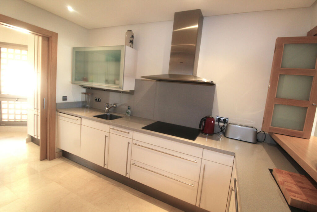 Middle Floor Apartment Sierra Blanca Málaga - image 4