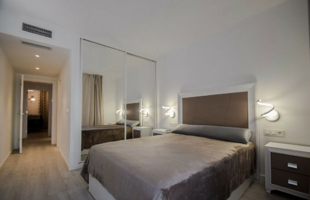Middle Floor Studio Puerto Banús Málaga - image 4