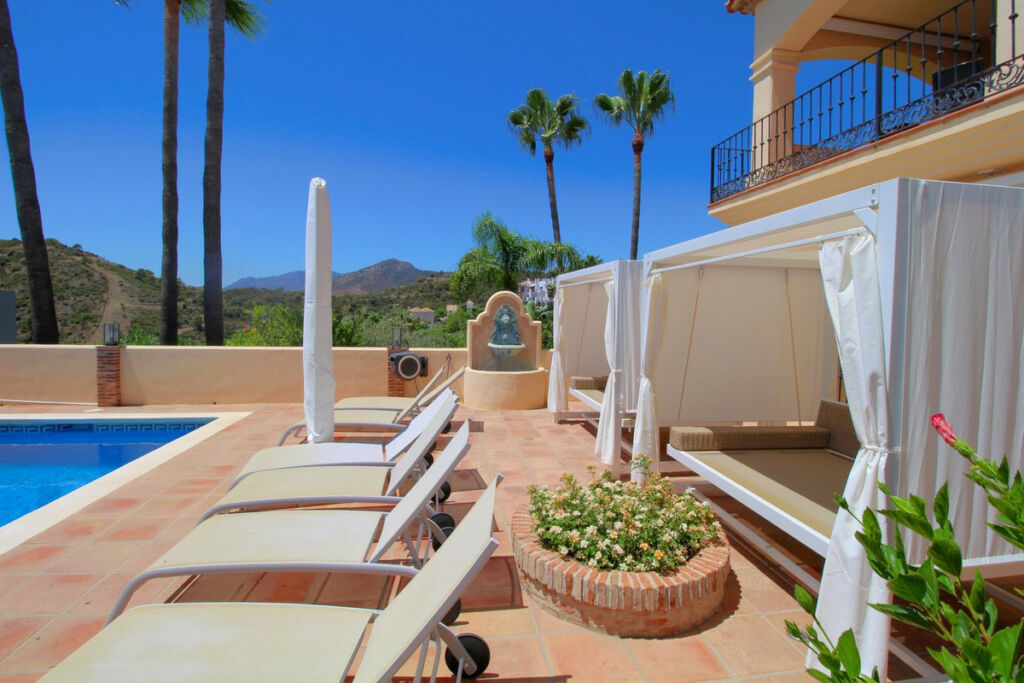 Detached Villa Los Arqueros Málaga - image 4