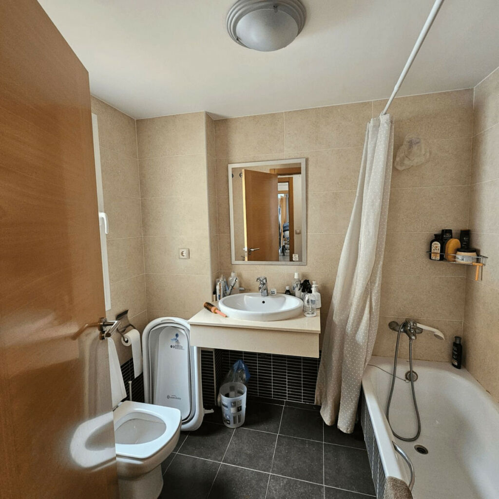 Middle Floor Apartment Estepona Málaga - image 4