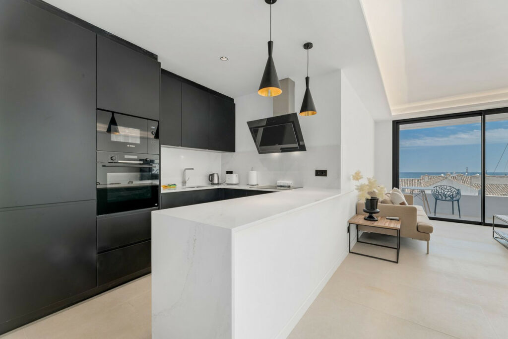 Middle Floor Apartment Puerto Banús Málaga - image 4