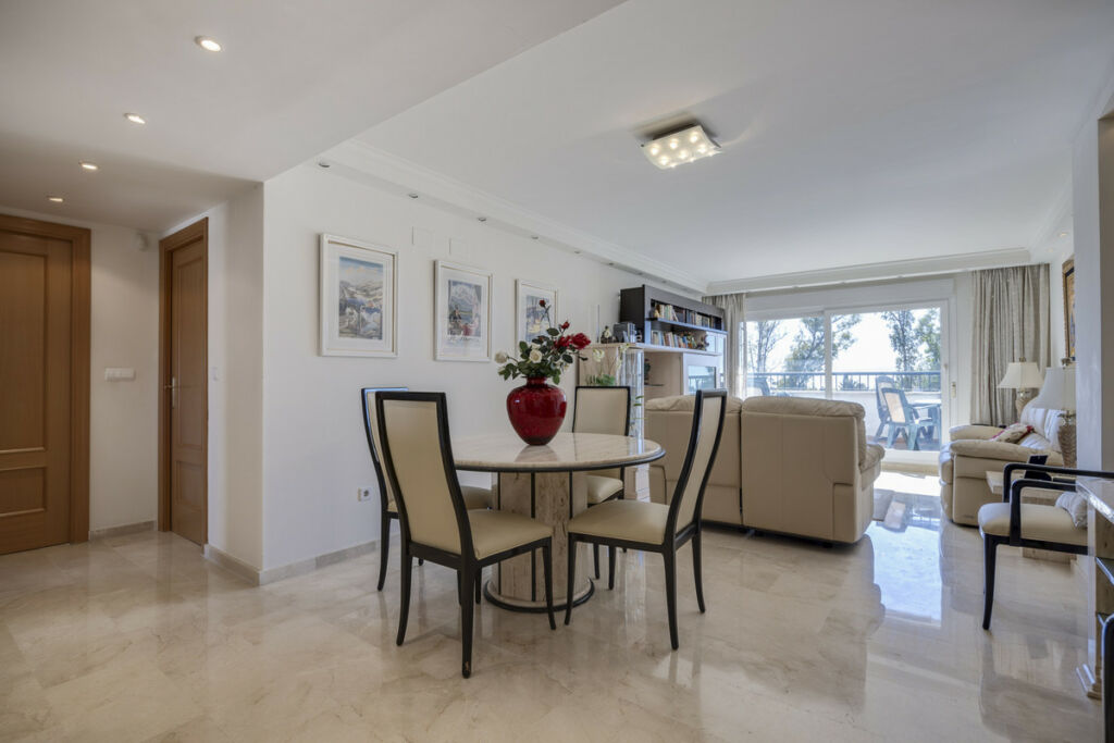 Top Floor Apartment Guadalmina Baja Málaga - image 4