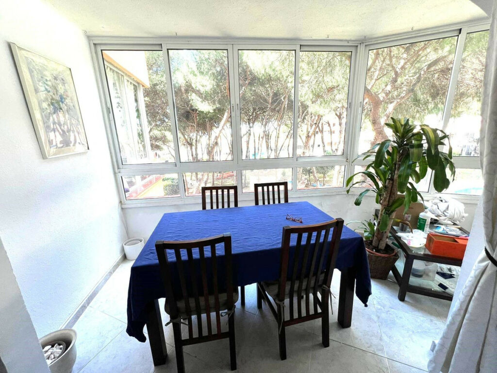 Middle Floor Apartment Calypso Málaga - image 4