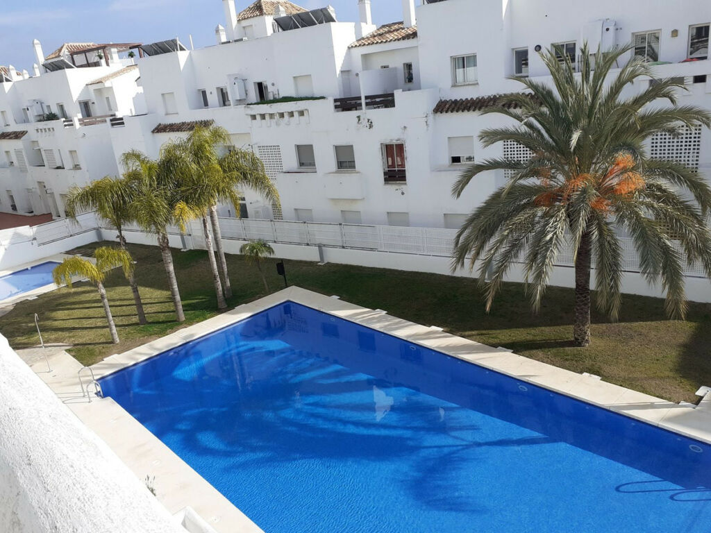 Middle Floor Apartment Estepona Málaga