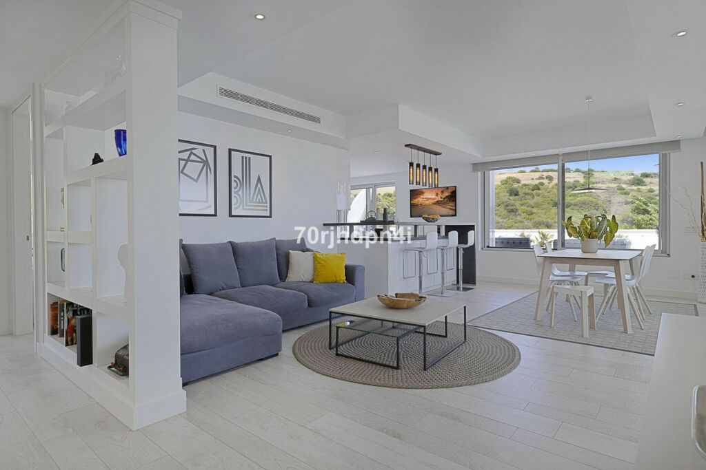 Middle Floor Apartment Casares Málaga - image 4