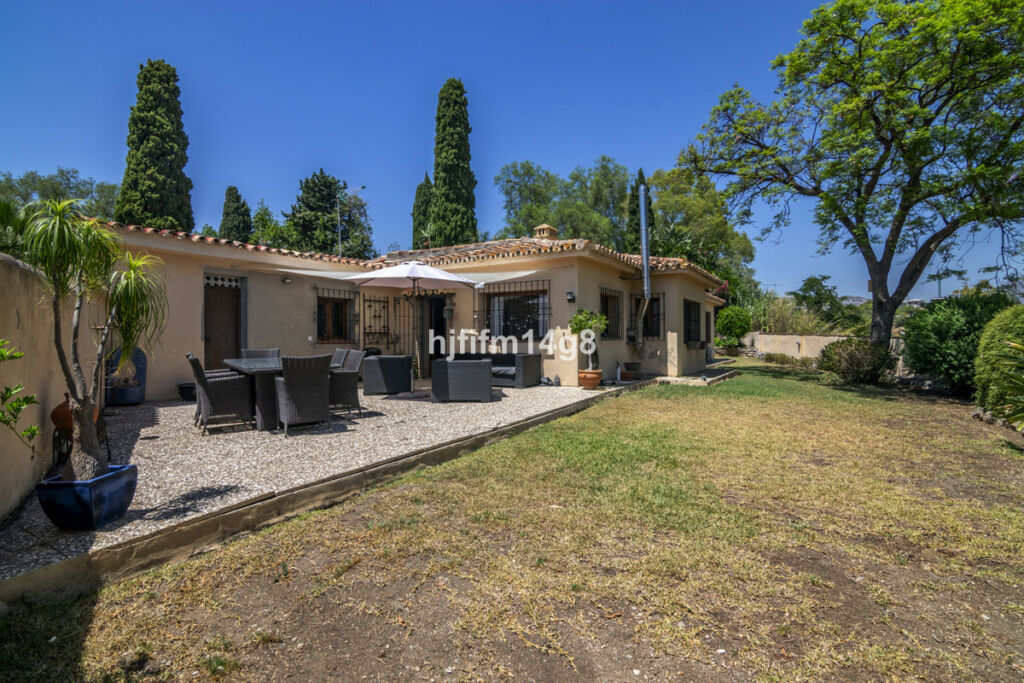 Detached Villa Benahavís Málaga - image 4