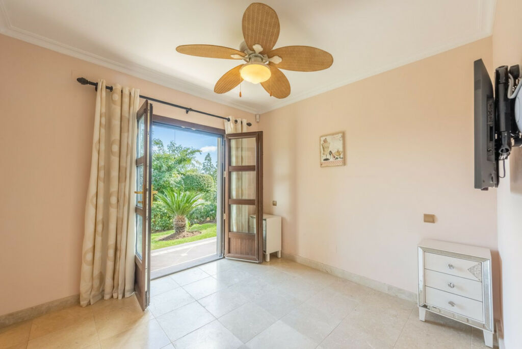 Detached Villa Estepona Málaga - image 41