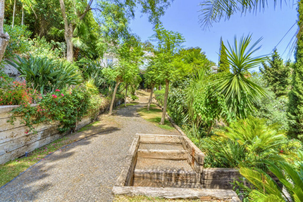 Detached Villa El Madroñal Málaga - image 22
