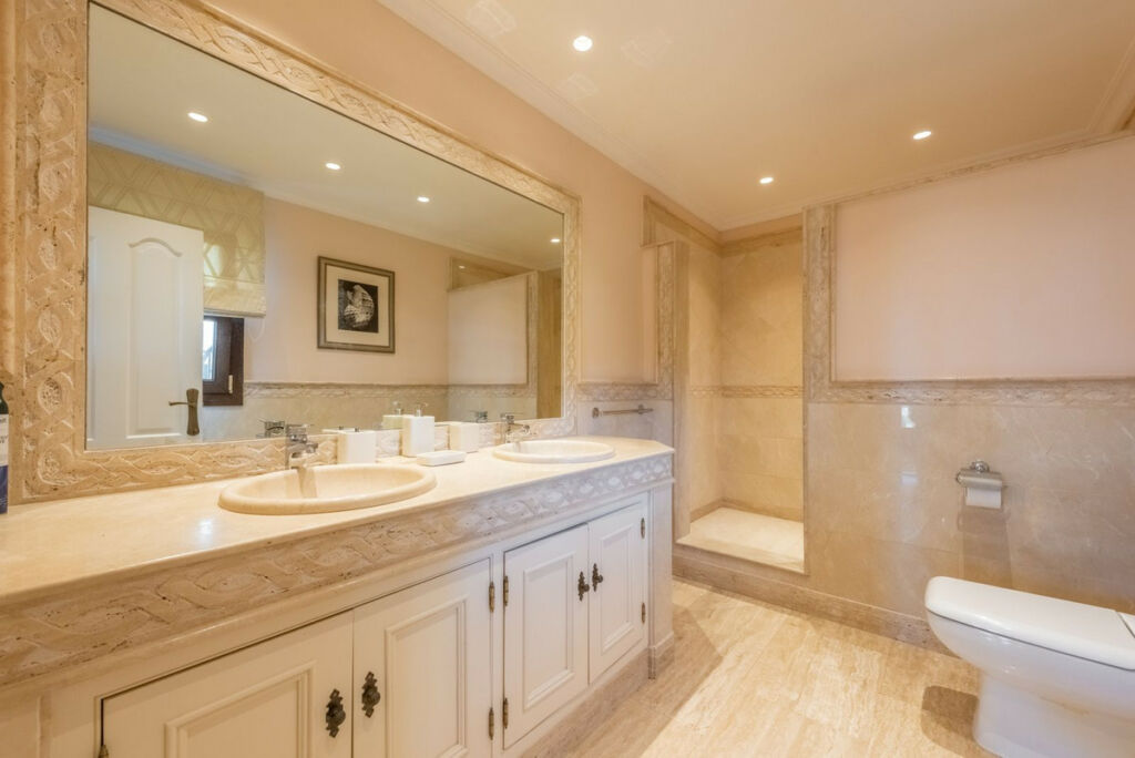 Detached Villa Estepona Málaga - image 43