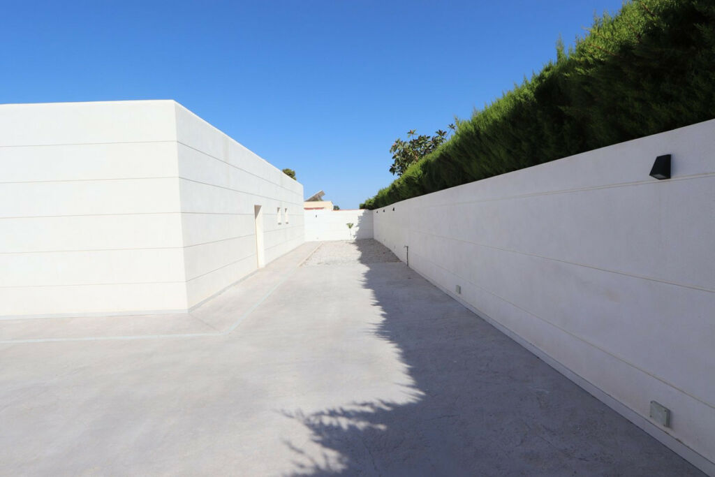Detached Villa Torrevieja Alicante - image 48
