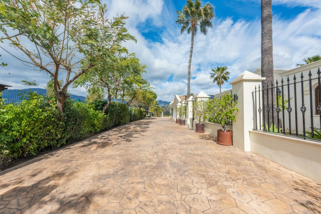 Detached Villa Estepona Málaga - image 48