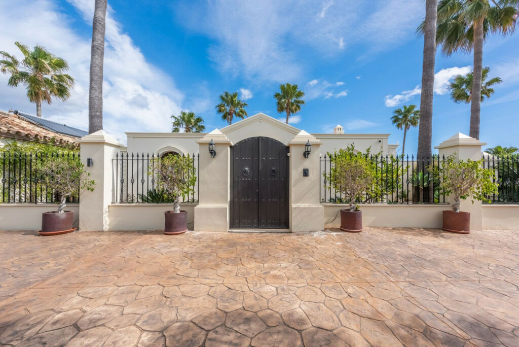 Detached Villa Estepona Málaga - image 49