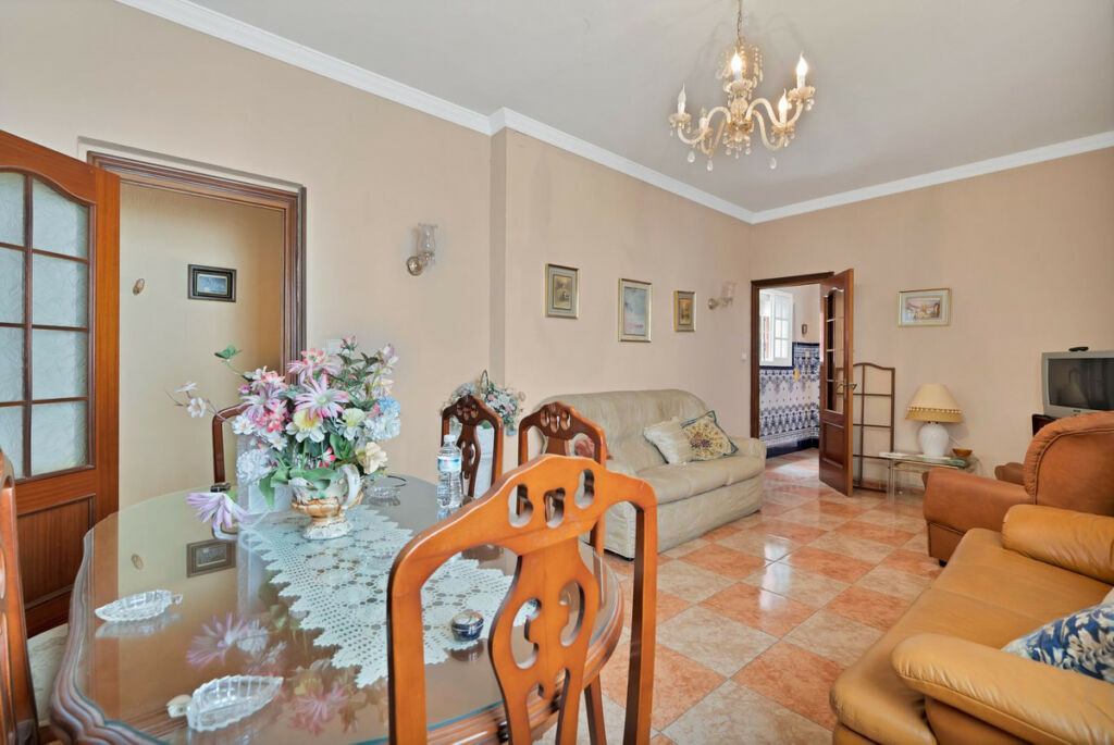 Detached Villa La Línea Cádiz - image 5