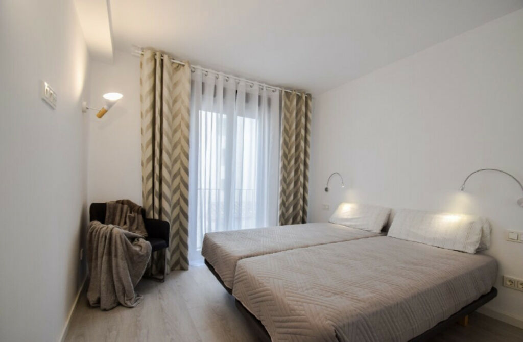 Middle Floor Studio Puerto Banús Málaga - image 5