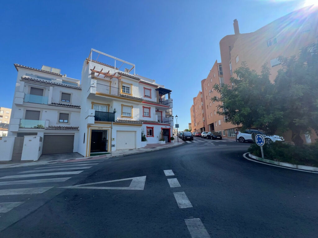 Townhouse Estepona Málaga - image 5