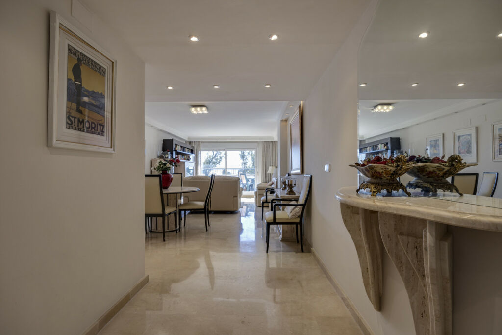 Top Floor Apartment Guadalmina Baja Málaga - image 5