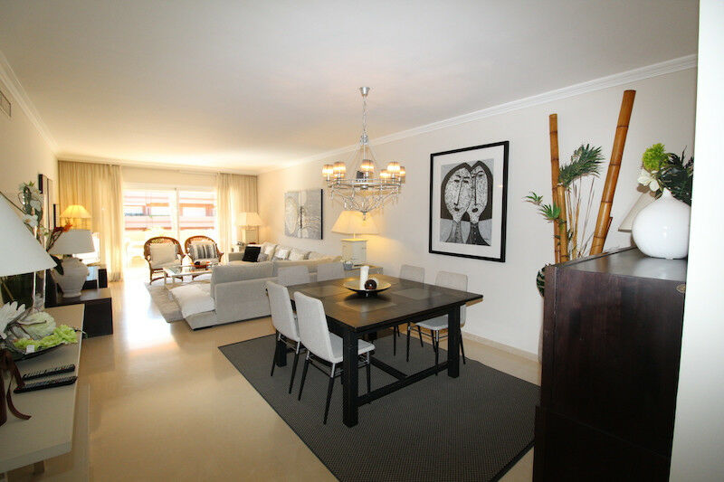 Middle Floor Apartment Puerto Banús Málaga - image 5