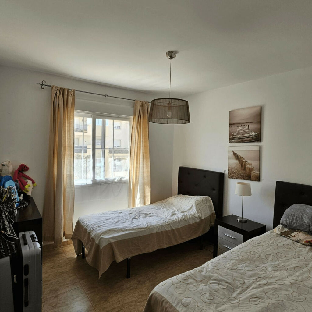 Middle Floor Apartment Estepona Málaga - image 5