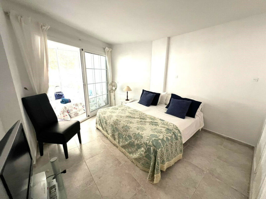 Middle Floor Apartment Calypso Málaga - image 5