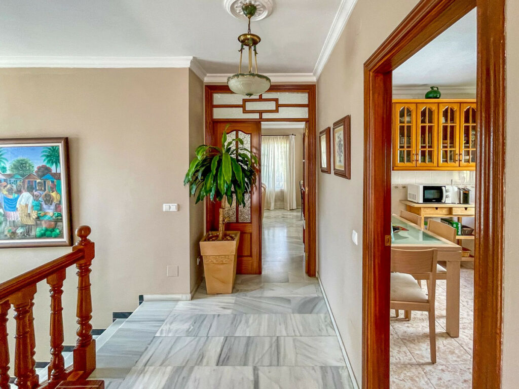 Detached Villa Fuengirola Málaga - image 5