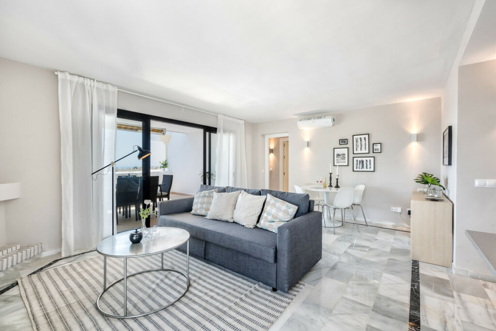 Top Floor Apartment Calahonda Málaga - image 5