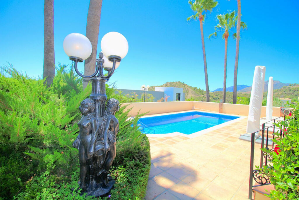 Detached Villa Los Arqueros Málaga - image 5