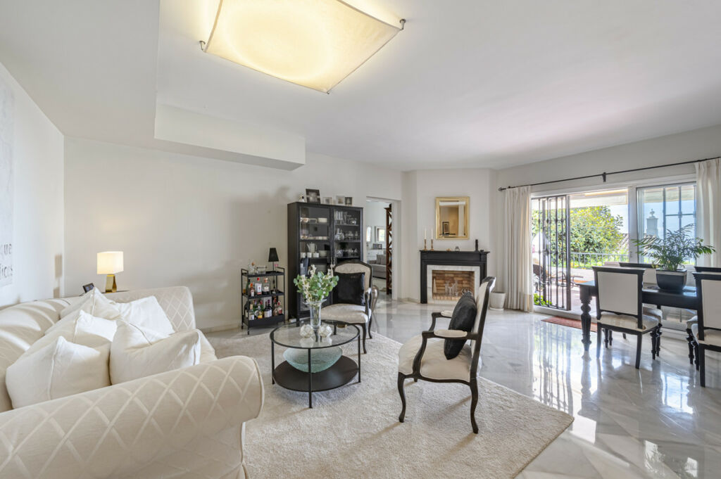 Middle Floor Apartment Benahavís Málaga - image 9