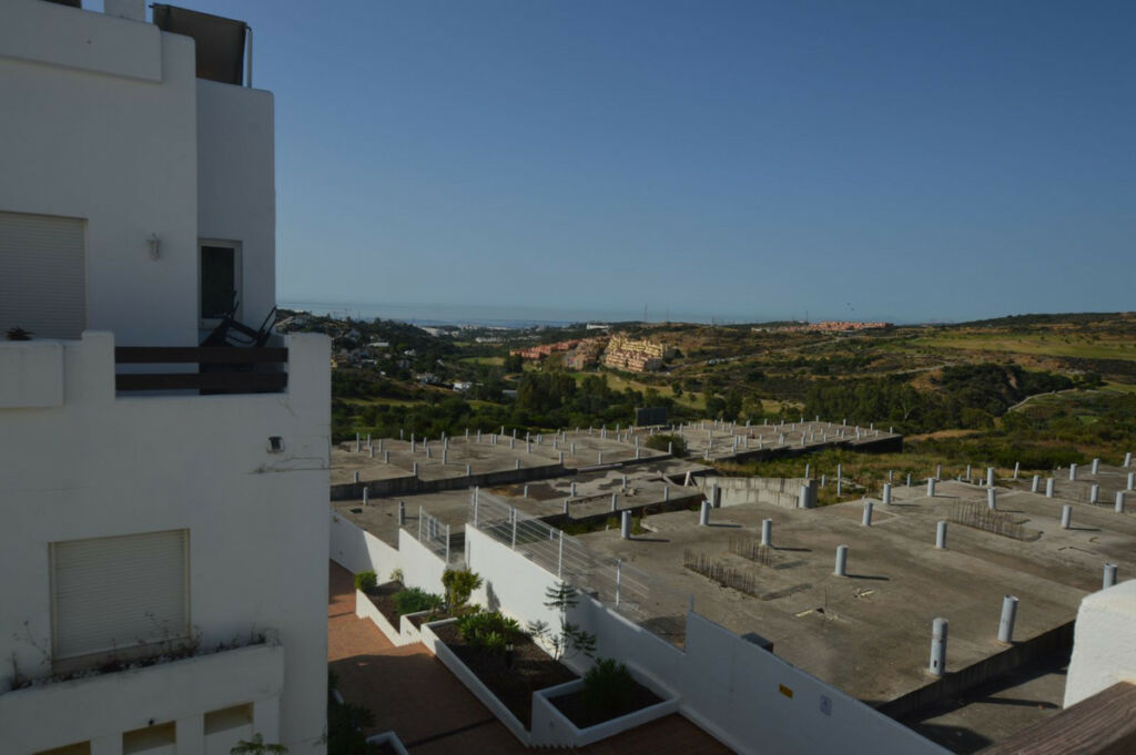 Middle Floor Apartment Estepona Málaga - image 5