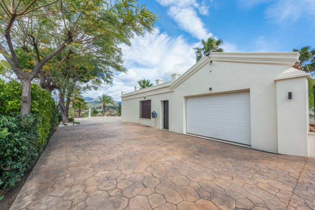 Detached Villa Estepona Málaga - image 50
